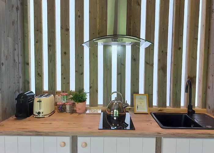 Glamping At The Grove, And Killarney
