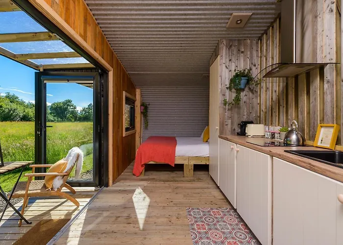 Glamping At The Grove, And Tente de luxe 4*
