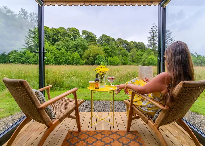 Glamping At The Grove, And Tente de luxe