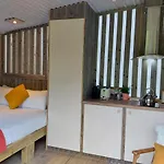 Glamping At The Grove, And 豪华帐篷