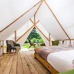 Glamping At The Grove, And 豪华帐篷 基拉尼