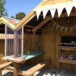 Glamping At The Grove, And 豪华帐篷