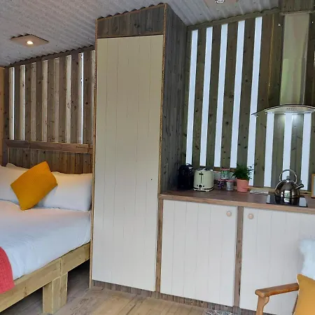 Glamping At The Grove, And Luksusowy namiot