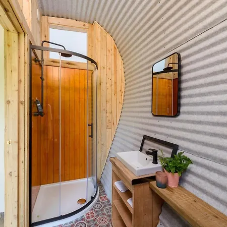 Glamping At The Grove, And Lyxtält