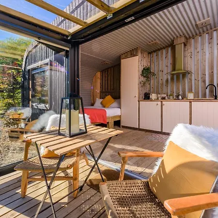 Tente de luxe Glamping At The Grove, And