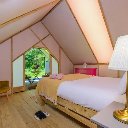 Роскошный шатер Glamping At The Grove, And
