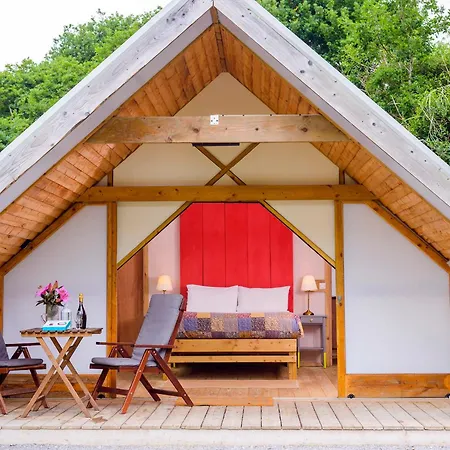Killarney Glamping At The Grove, Suites And Lodges