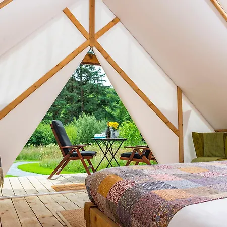 Lyxtält Glamping At The Grove, And 4*