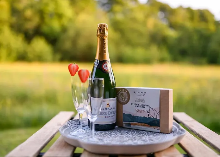 Glamping At The Grove, And Luksusowy namiot Killarney