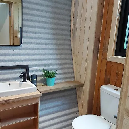 Glamping At The Grove, And 럭셔리텐트 4*