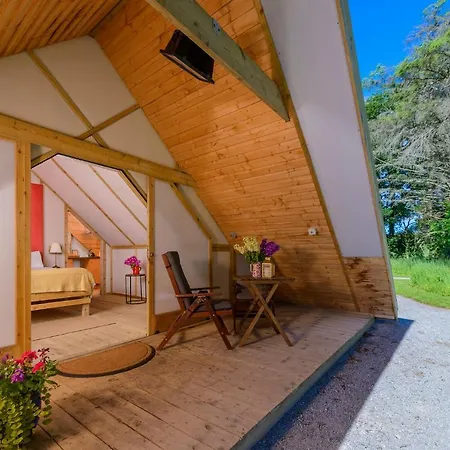 Glamping At The Grove, And 럭셔리텐트 4*