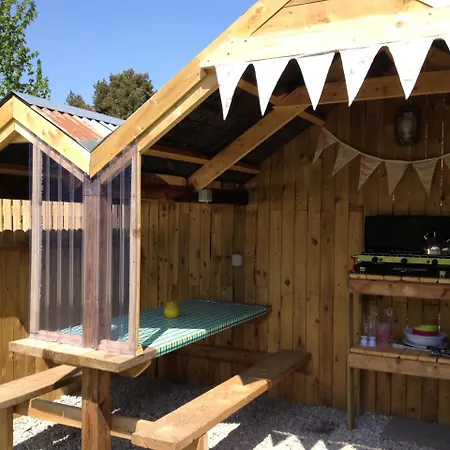 Glamping At The Grove, And 럭셔리텐트